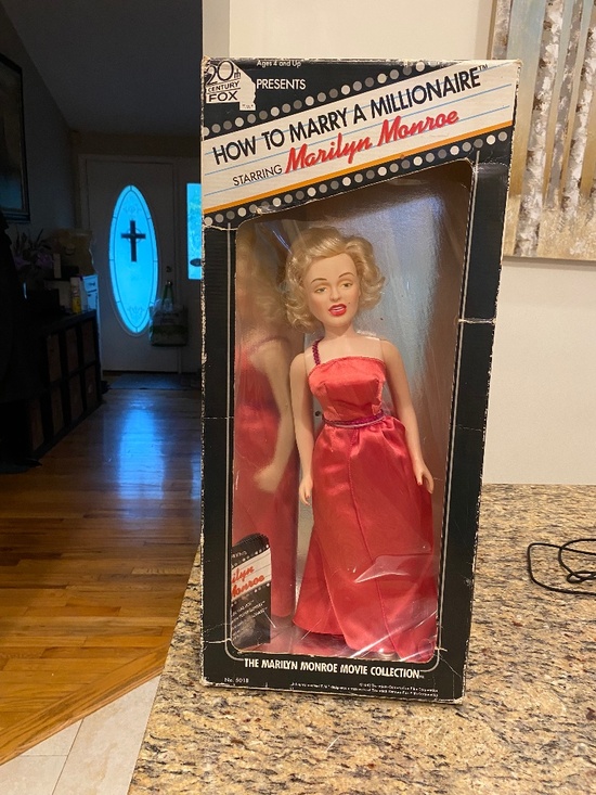 Collectible Marilyn Monroe Other - How to marry a millionaire Marilyn Monroe doll 1982